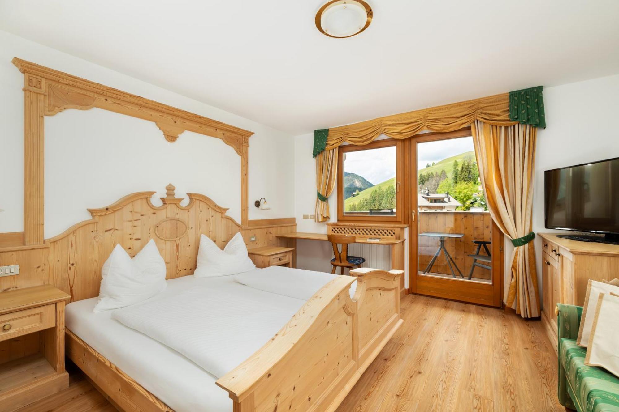 Hotel Alpenrose Dolomites La Valle Ngoại thất bức ảnh